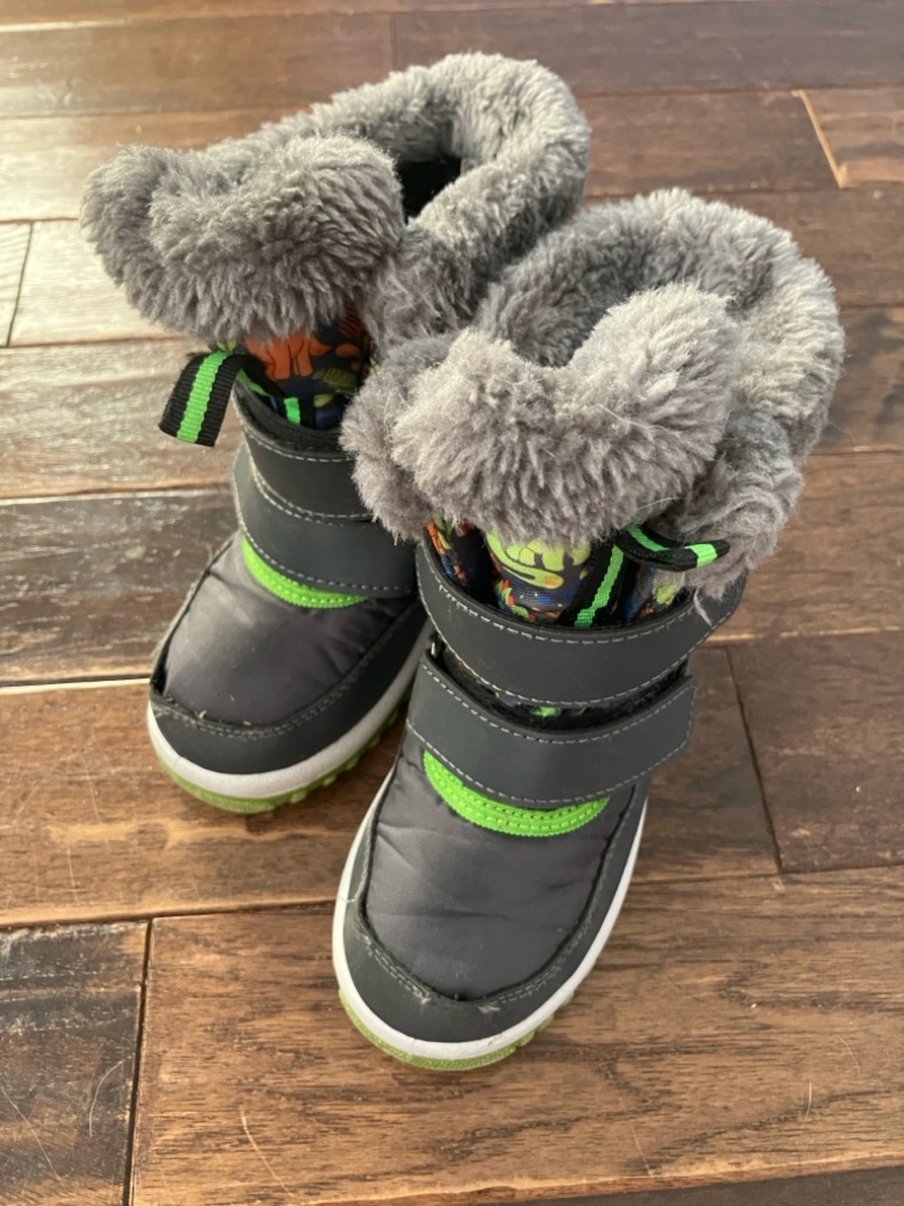 Kids Winter Snow Boots with Grey Faux Fur and Green Accents Size Toddler 9